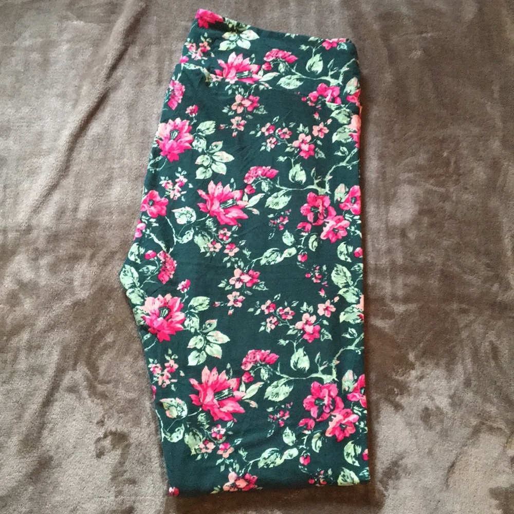 SOLD—LLR Leggings 💚🌺